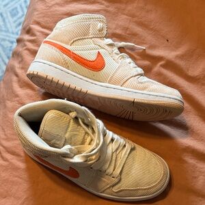 Nike Air Jordon - corduroy in Cream and Orange